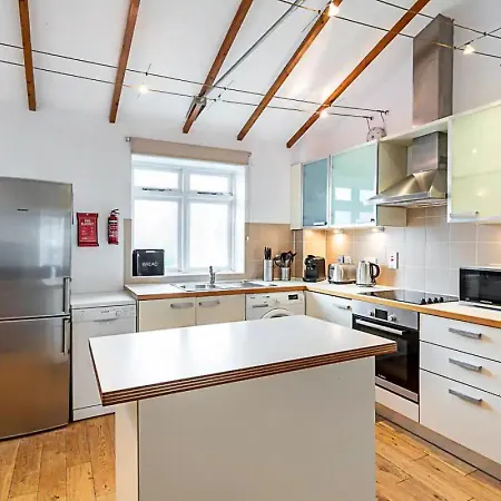 Light And Airy Upside Down House In Hackney Villa London Exterior photo